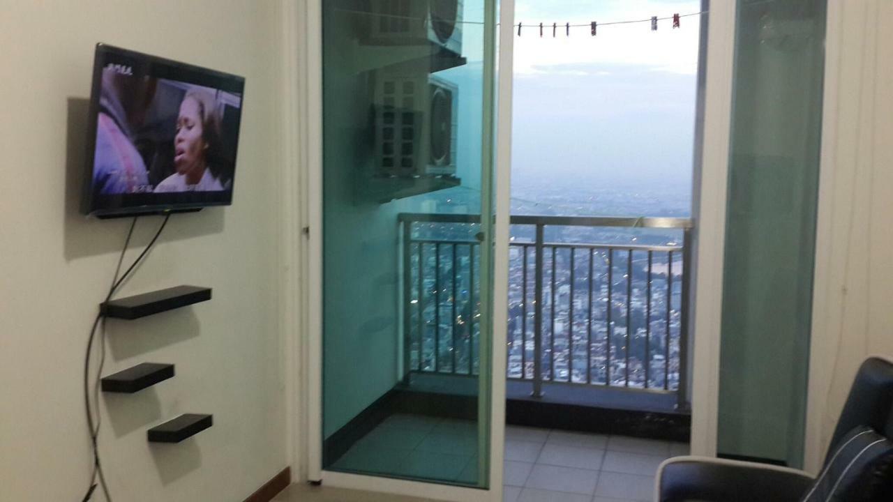 Robert'S Condominium Jakarta Exterior photo